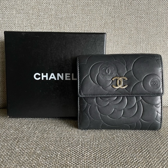Chanel | Portefeuill Double Wallet Camelia Lambskin Noir Compact - Picture 1 of 16